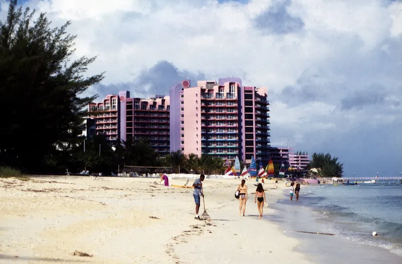 Bahamas 1988 (059) New Providence Cable Beach (22762816374)