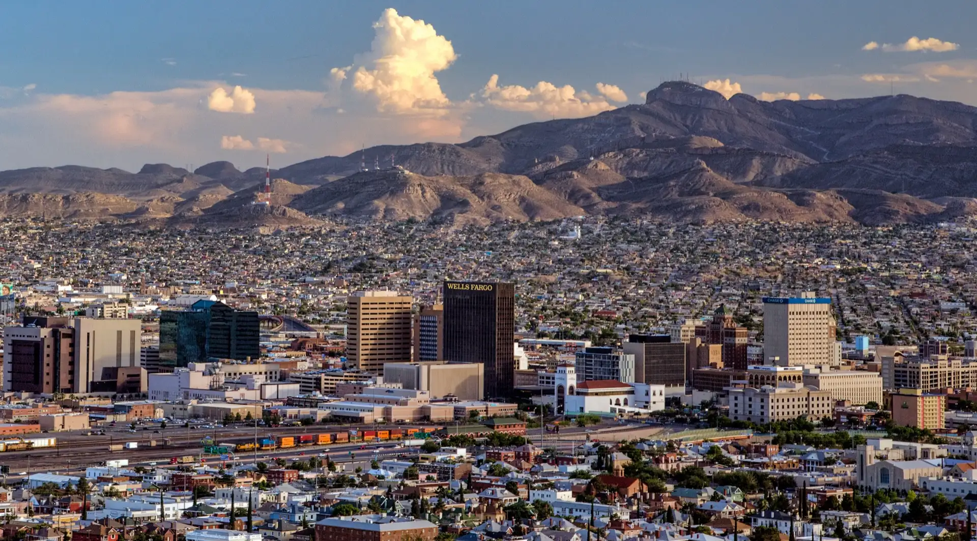 El Paso, Texas as seen from Scenic Drive on the Franklin Mountains.