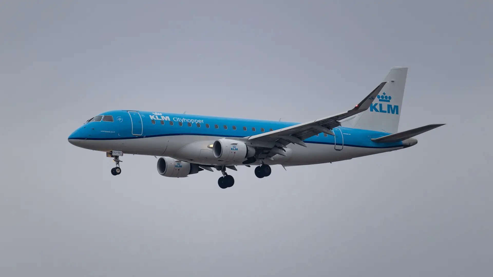 Embraer E175