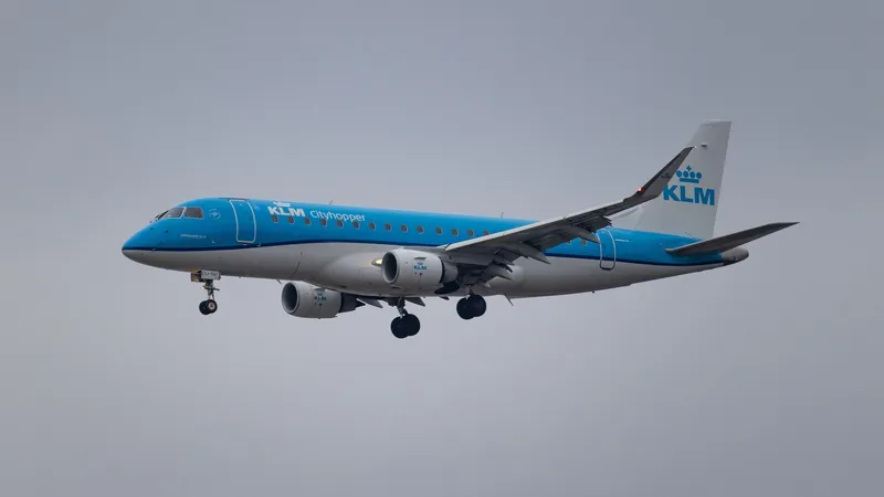 Embraer E175