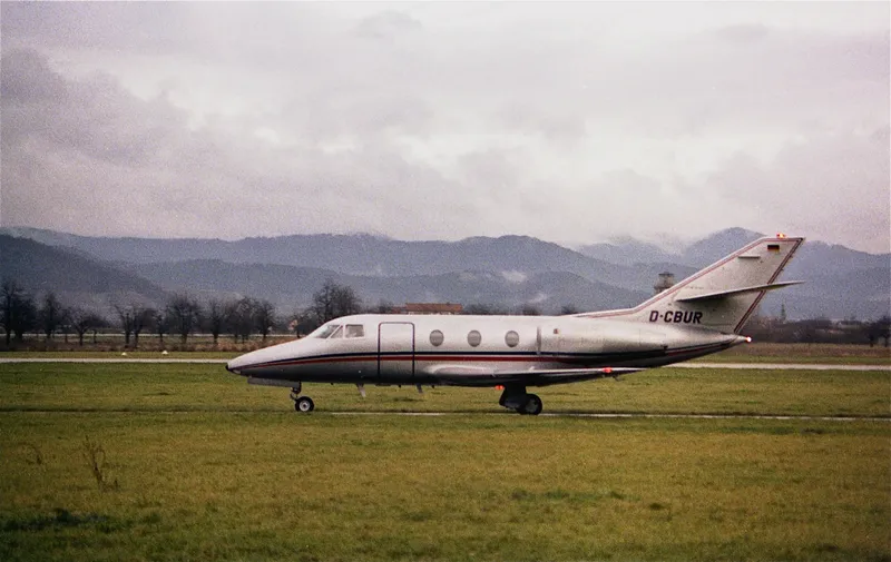 Dassault Falcon 10