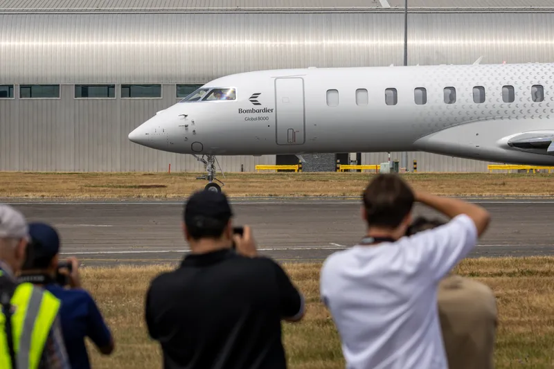 Bombardier Global 8000