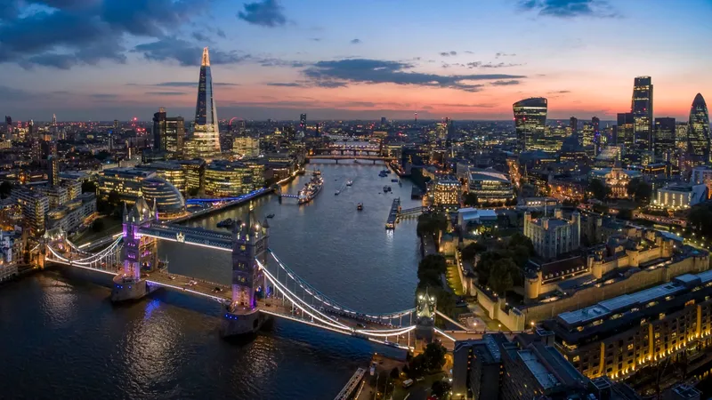 London Skyline (125508655)