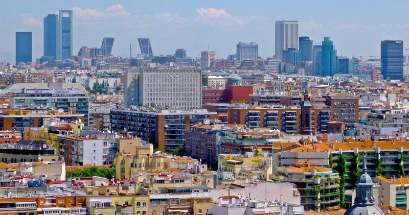 Vistas de Madrid desde la azotea del Edificio España (Sky Bar 360º, del Hotel Riu Plaza España). Imagen tomada el 7 de junio de 2021
