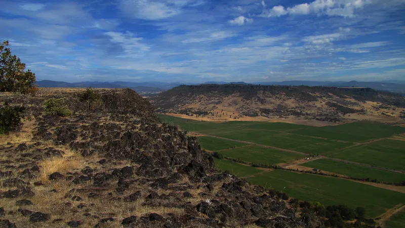 View of upper table rock (15736903682)