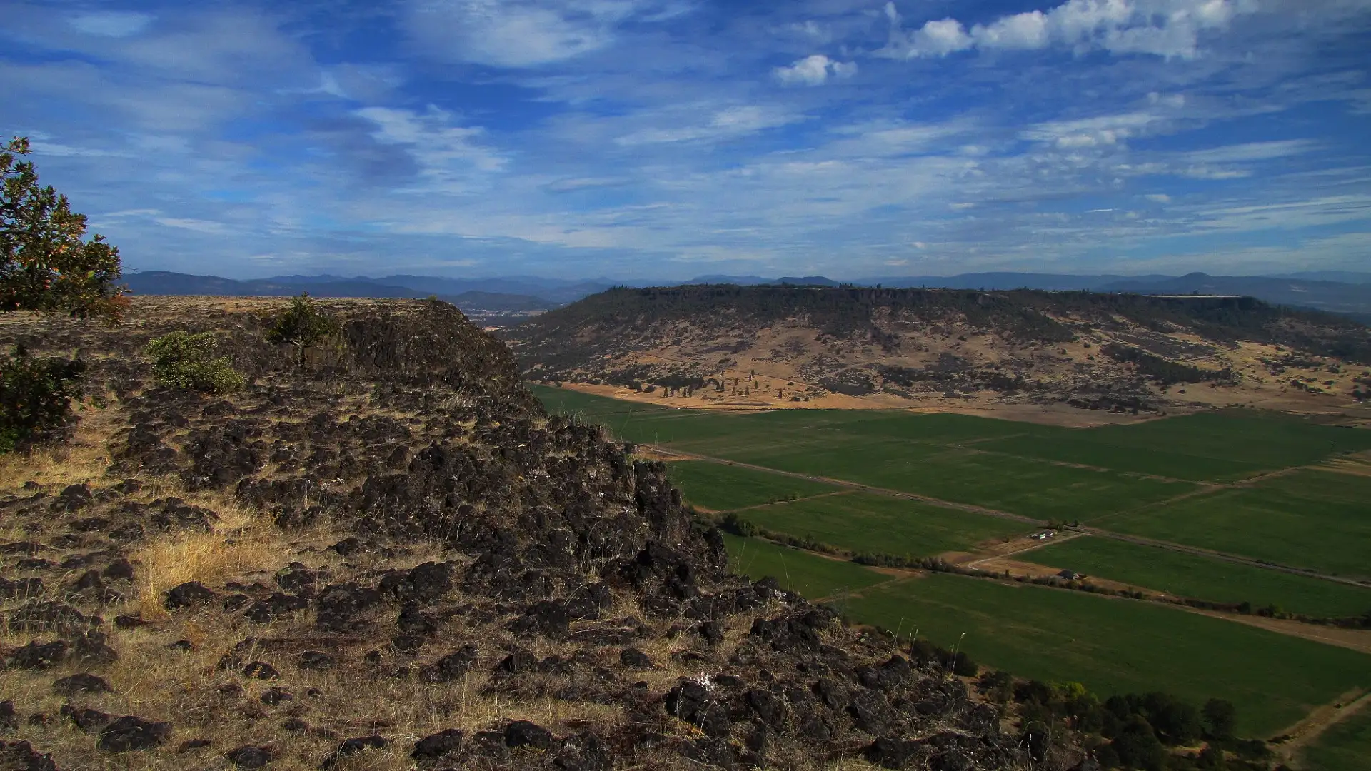 View of upper table rock (15736903682)