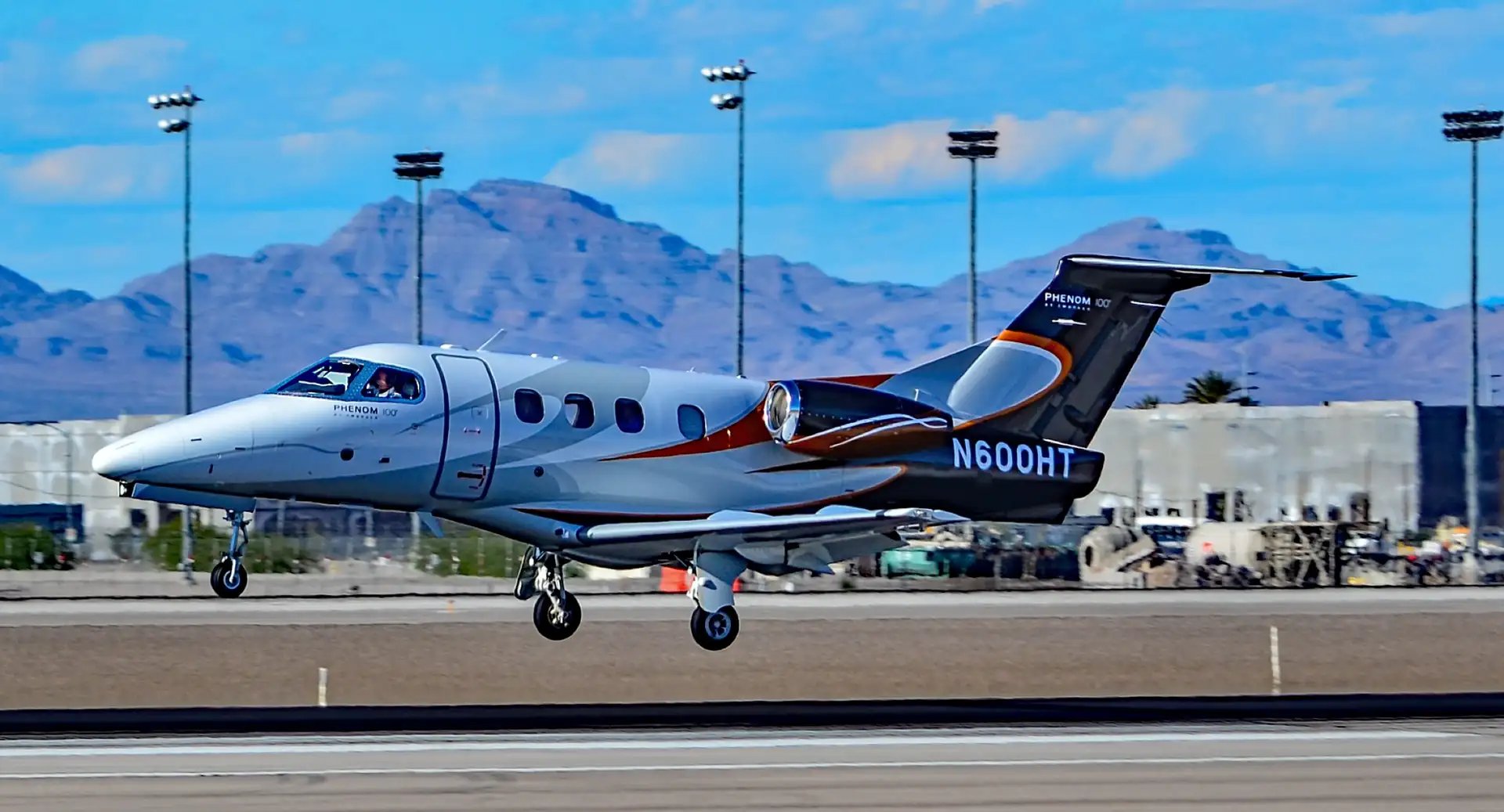 Embraer Phenom 100 very light jet taxiing